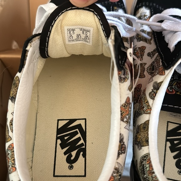 Vans - Picture 2 of 6